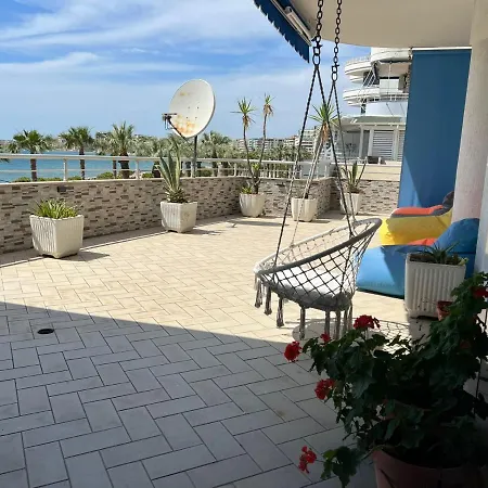 Cactus Coastal: 3-bedroom Apartment
